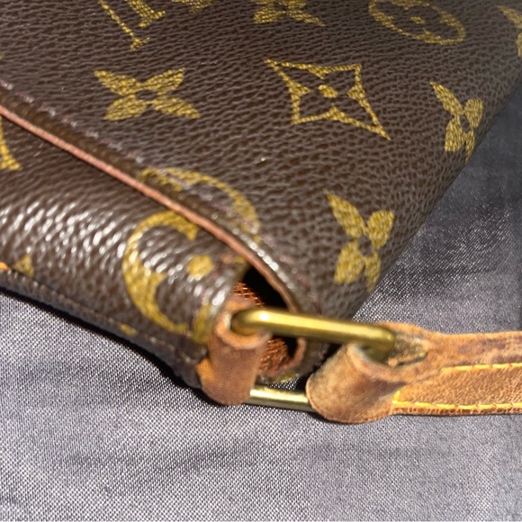 LV bag vintage ❤️ length is 10.5inch width is 8inch and height 2inch full. - Picture 6 of 8